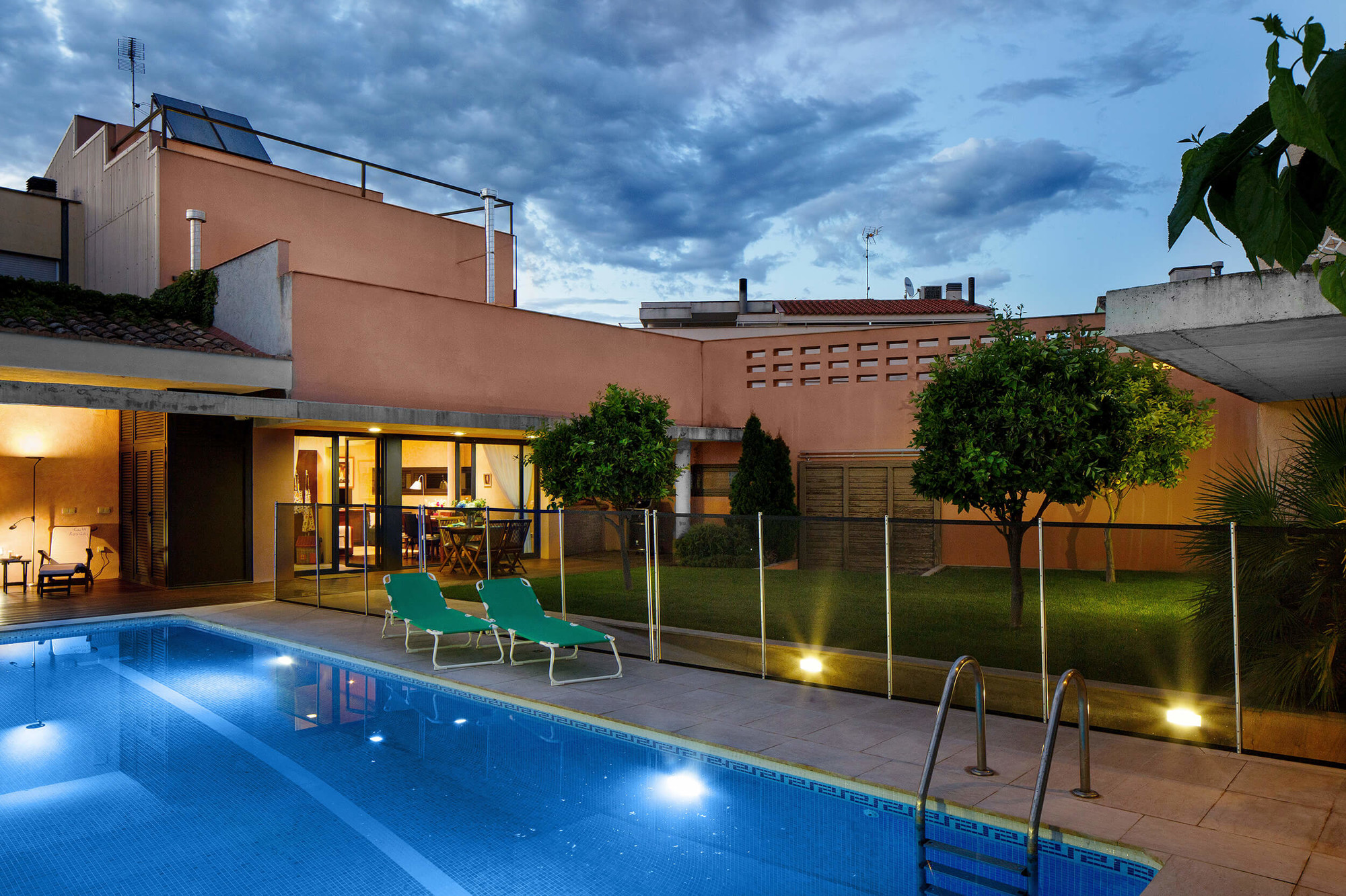 fotografia nocturna piscina casa Ca la Rosita